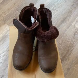 Ugg Woman’s Size 9 Brown leather